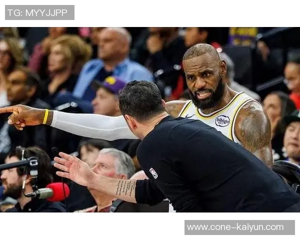 三连败再添伤痛里夫斯受伤詹姆斯沉默雷迪克痛批球队缺乏斗志